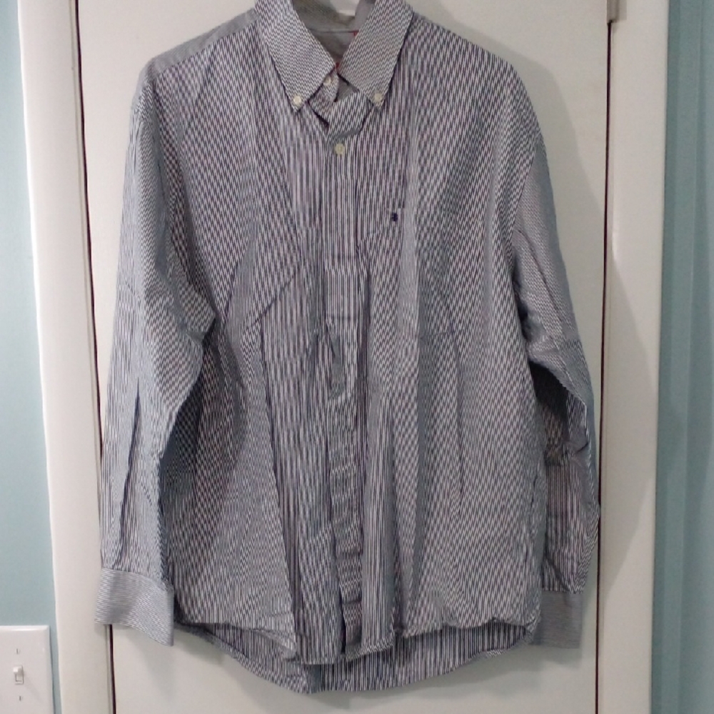 Izod Men's Blue and White Checkered Button Down Shirt